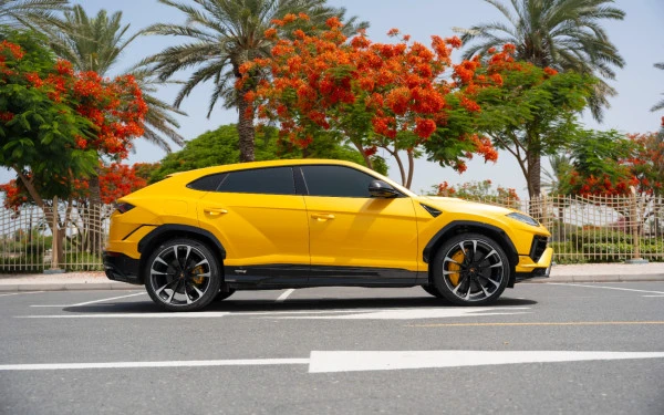 Lamborghini Urus (Yellow), 2023