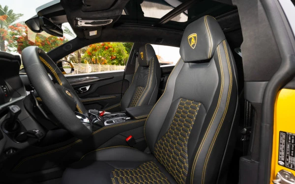 Lamborghini Urus (Yellow), 2023