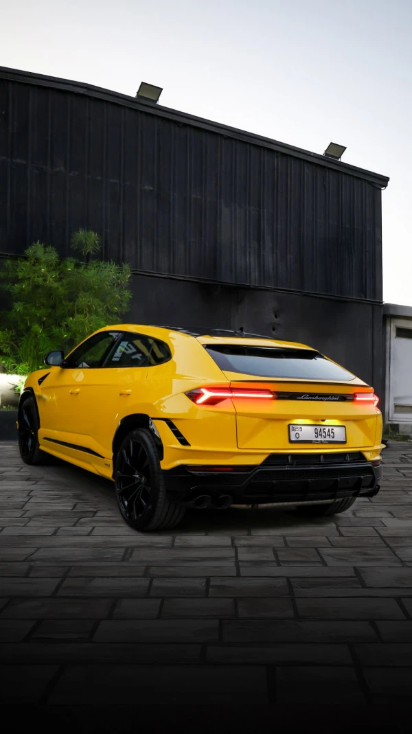 Lamborghini Urus (Yellow), 2025