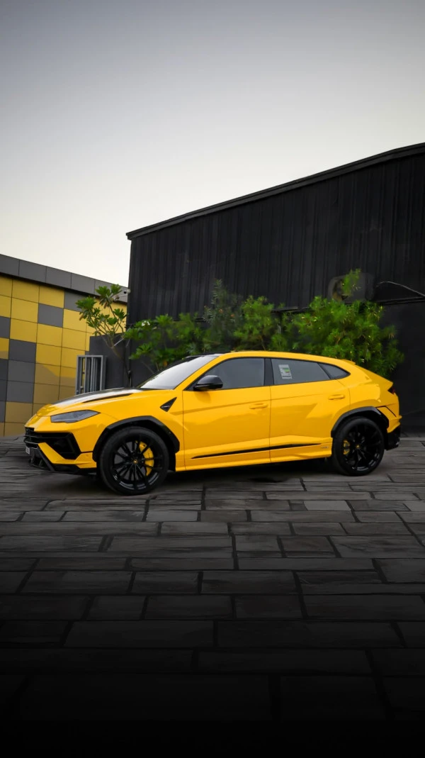 Lamborghini Urus (Yellow), 2025