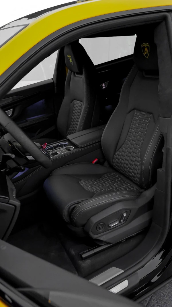 Lamborghini Urus (Yellow), 2025